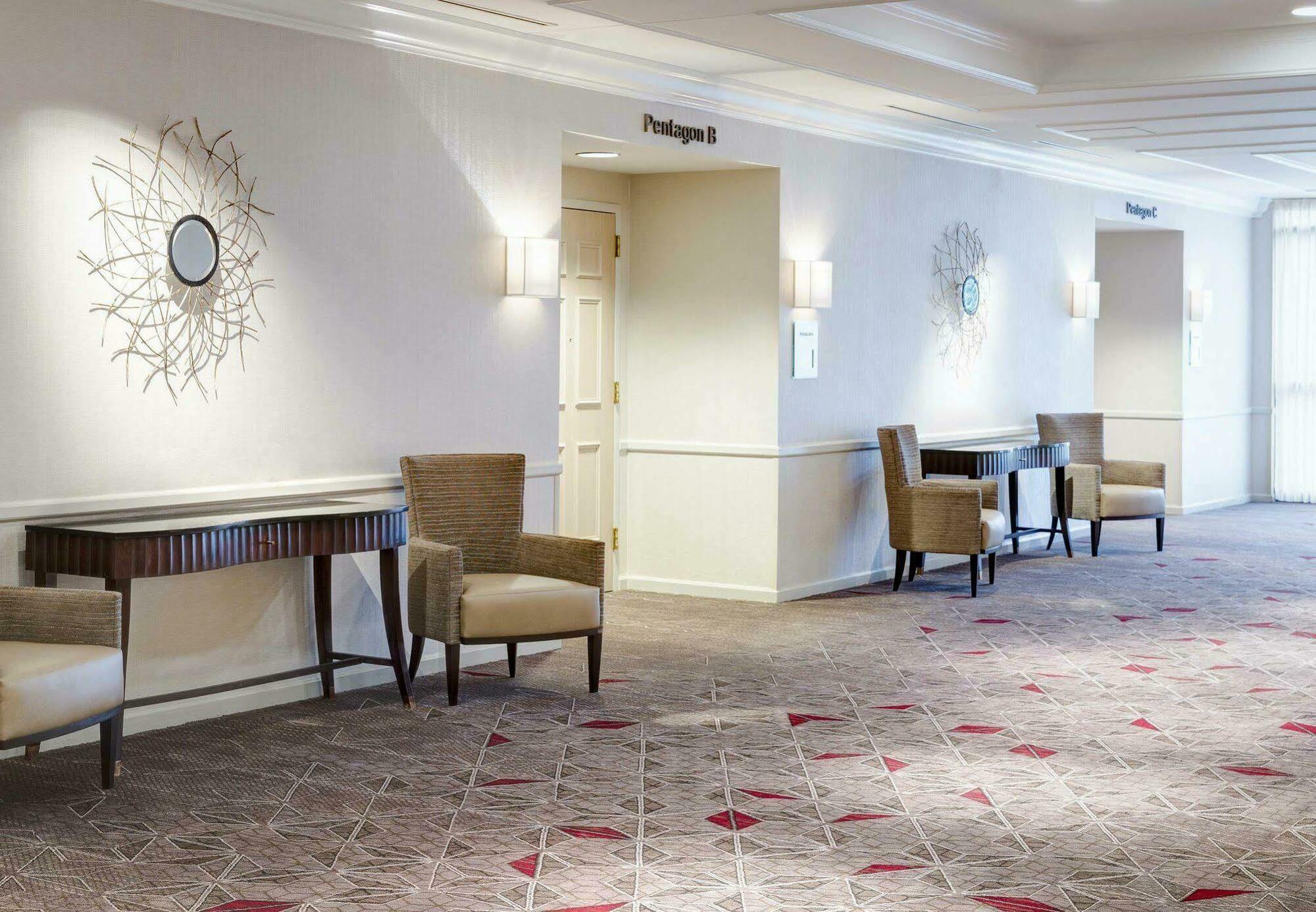 Residence Inn Arlington Pentagon City Экстерьер фото